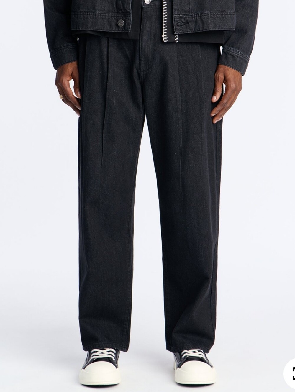 Men's Black Barrel Denim Pleated Pants